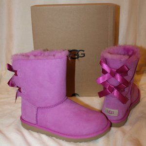 NIB UGG YOUTH 5 6 WOMENS 7 8 BAILEY BOW CLASSIC‎ SHORT SUEDE SHEARLING BOOTS